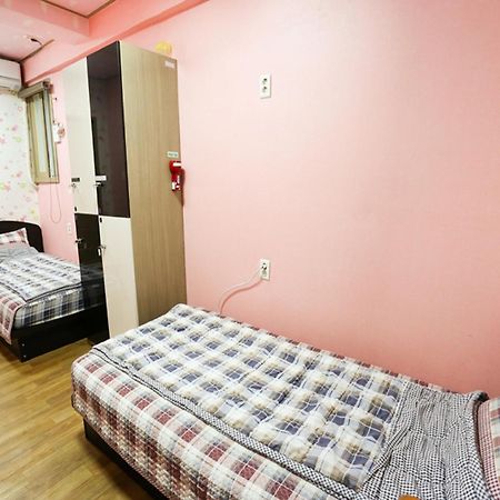 Funstay Inn Guesthouse Busan Ruang foto