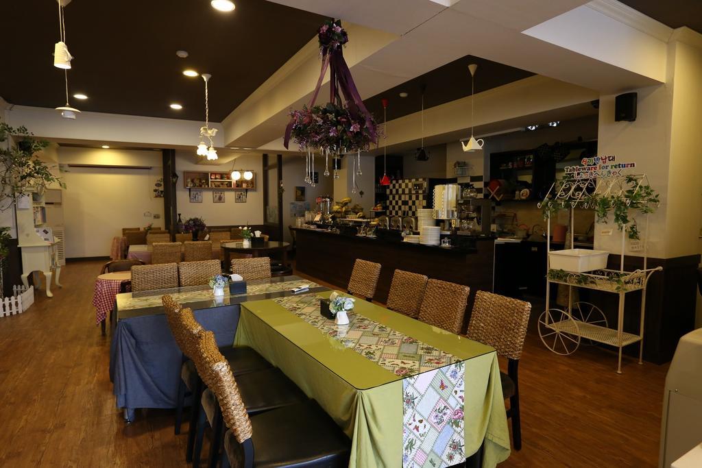 Funstay Inn Guesthouse Busan Bagian luar foto