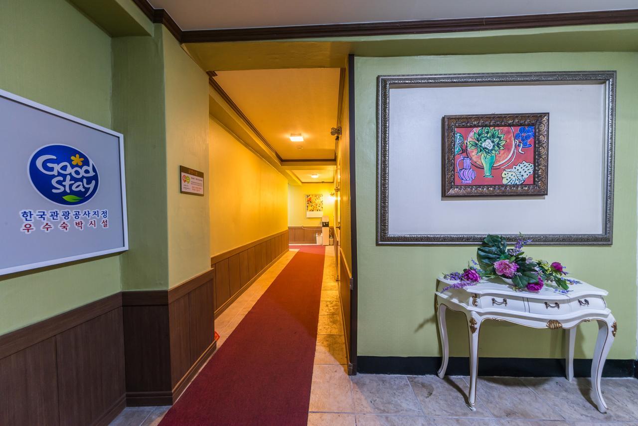 Funstay Inn Guesthouse Busan Bagian luar foto