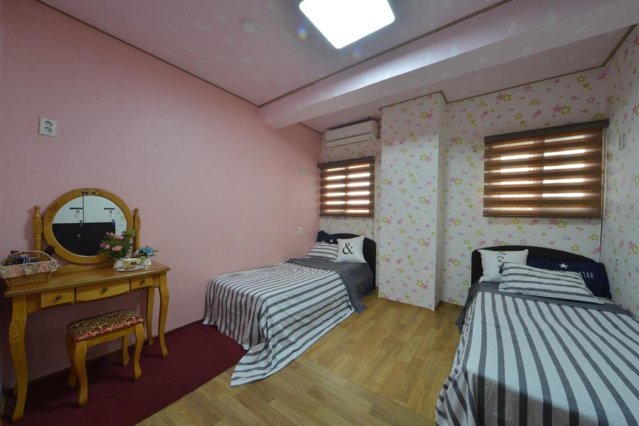 Funstay Inn Guesthouse Busan Bagian luar foto