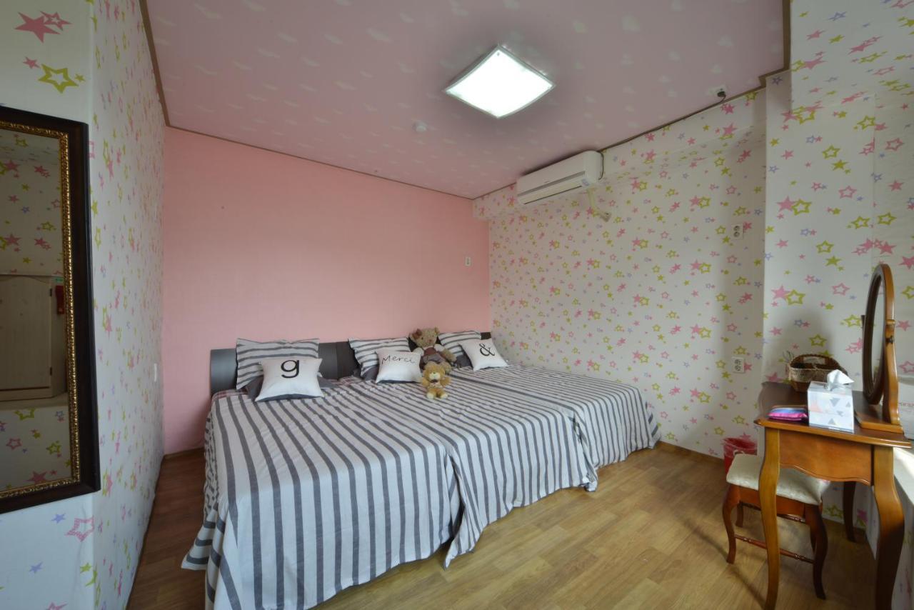 Funstay Inn Guesthouse Busan Bagian luar foto